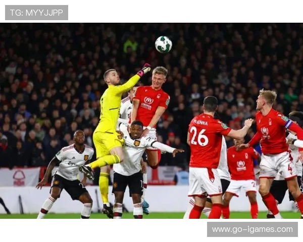 诺丁汉森林利用定位球率先攻破热刺球门